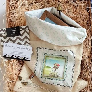 Dárkové látkové pytle na naše domečky máme pouze za cenu materiálu neb čistím sklad látek.👉www.domeckyproskritky.cz ( v...